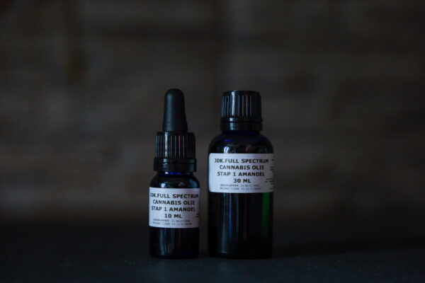 Cannabis olie stap 1 amandel 10 ml & 30 ml JDK FULL SPECTRUM STAP 1 AMANDEL OLIE